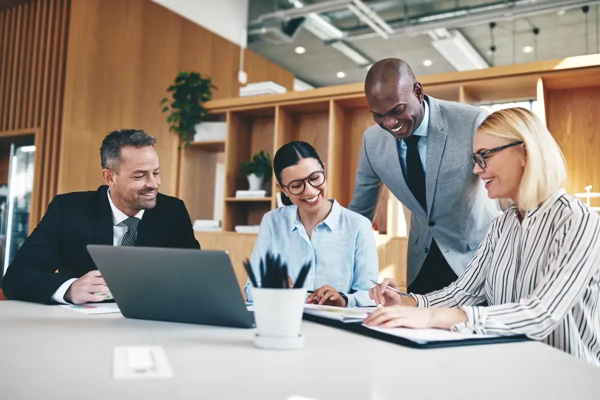 Business team reviewing how to choose the best registered agent service for their LLC and evaluating professional registered agent services and nationwide coverage optionss