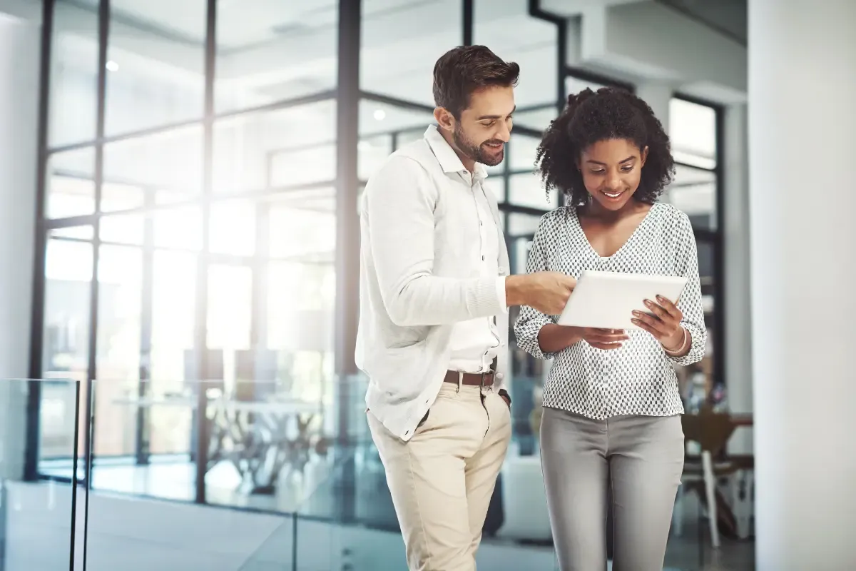 Business owners reviewing registered agent duties for annual report reminders and how to avoid default judgment due to registered agent failure.